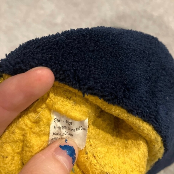 Noodle Slippers Size Large - Picture 5 of 5